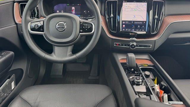 2023 Volvo XC60 B5 Plus Dark Theme