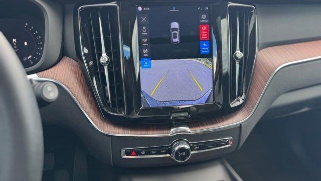 2023 Volvo XC60 B5 Plus Dark Theme