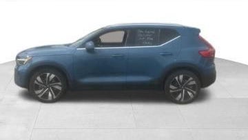 2023 Volvo XC40 B5 Ultimate Bright Theme