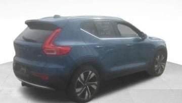 2023 Volvo XC40 B5 Ultimate Bright Theme