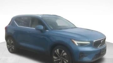 2023 Volvo XC40 B5 Ultimate Bright Theme