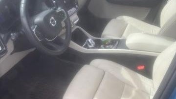 2023 Volvo XC40 B5 Ultimate Bright Theme
