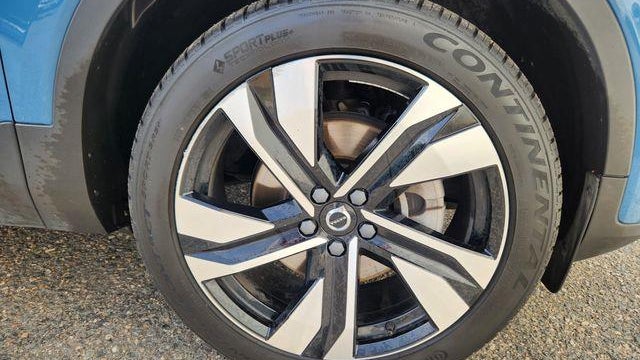 2023 Volvo XC40 B5 Ultimate Bright Theme