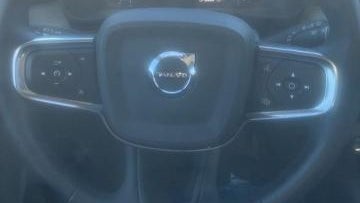 2023 Volvo XC40 B5 Ultimate Bright Theme