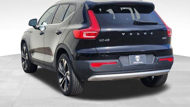 2023 Volvo XC40 B5 Ultimate Bright Theme