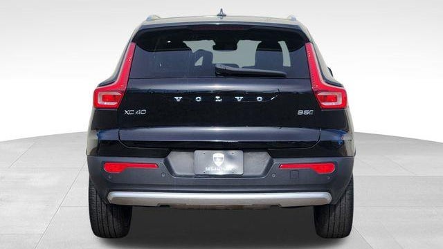 2023 Volvo XC40 B5 Ultimate Bright Theme