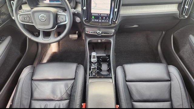 2023 Volvo XC40 B5 Ultimate Bright Theme