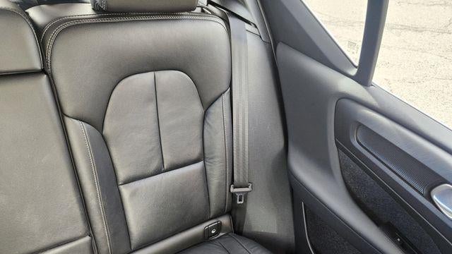 2023 Volvo XC40 B5 Ultimate Bright Theme