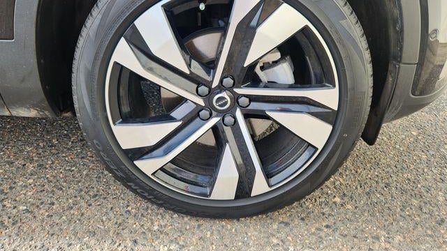 2023 Volvo XC40 B5 Ultimate Bright Theme