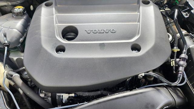 2023 Volvo XC40 B5 Ultimate Bright Theme