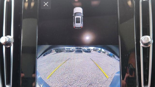 2023 Volvo XC40 B5 Ultimate Bright Theme