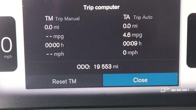 2023 Volvo XC40 B5 Ultimate Bright Theme