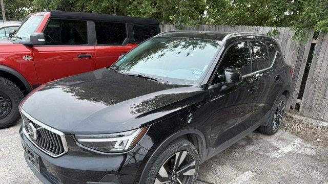 2023 Volvo XC40 B5 Ultimate Bright Theme