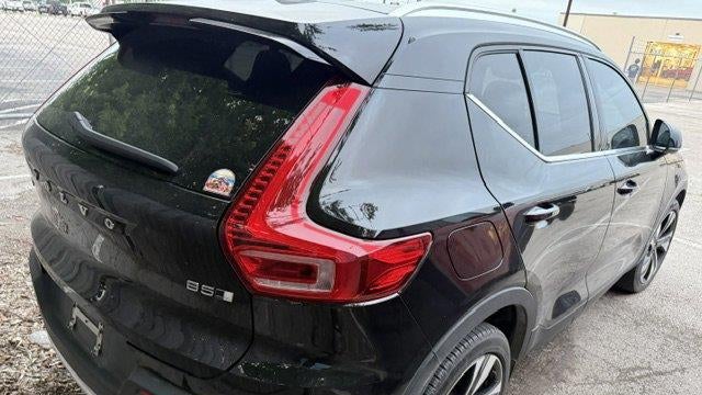 2023 Volvo XC40 B5 Ultimate Bright Theme
