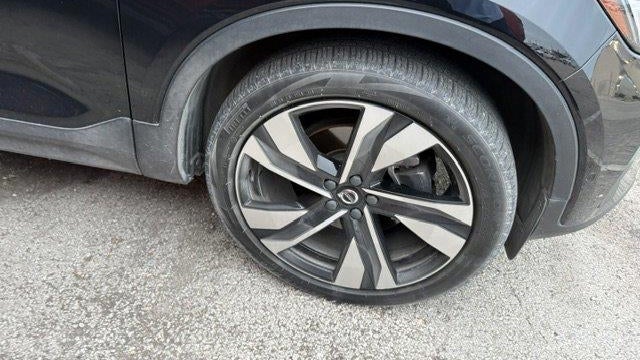 2023 Volvo XC40 B5 Ultimate Bright Theme