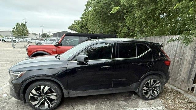 2023 Volvo XC40 B5 Ultimate Bright Theme