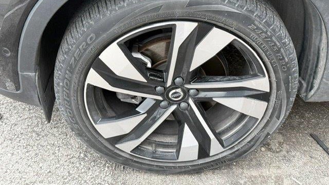 2023 Volvo XC40 B5 Ultimate Bright Theme
