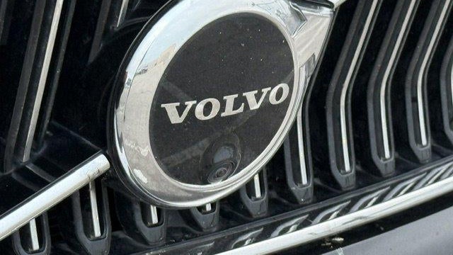 2023 Volvo XC40 B5 Ultimate Bright Theme