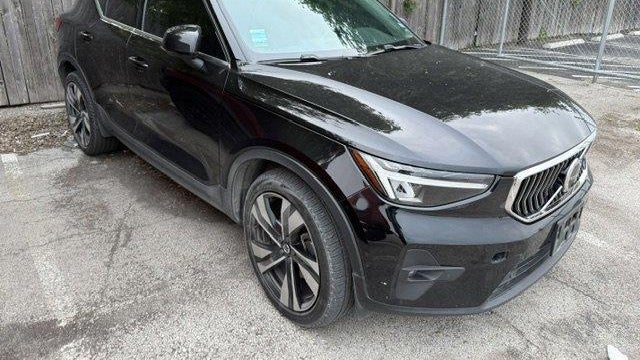 2023 Volvo XC40 B5 Ultimate Bright Theme