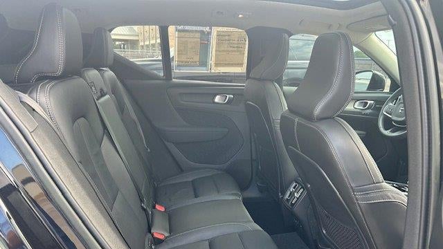 2023 Volvo XC40 B5 Ultimate Bright Theme