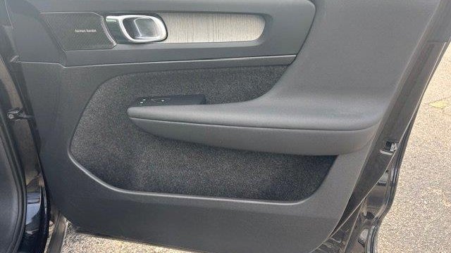 2023 Volvo XC40 B5 Ultimate Bright Theme