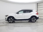 2025 XC40 Thumbnail 3
