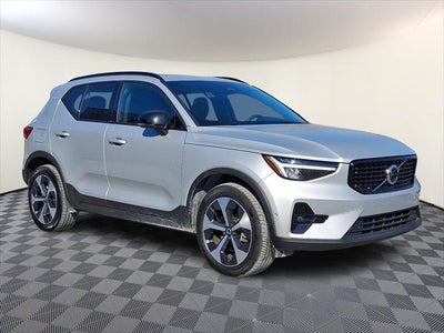 2025 Volvo XC40 AWD B5 Plus Dark Theme 4DR SUV
