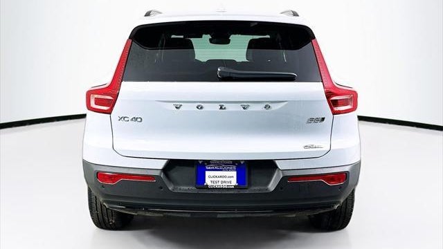 2026 Volvo XC40 B5 Plus