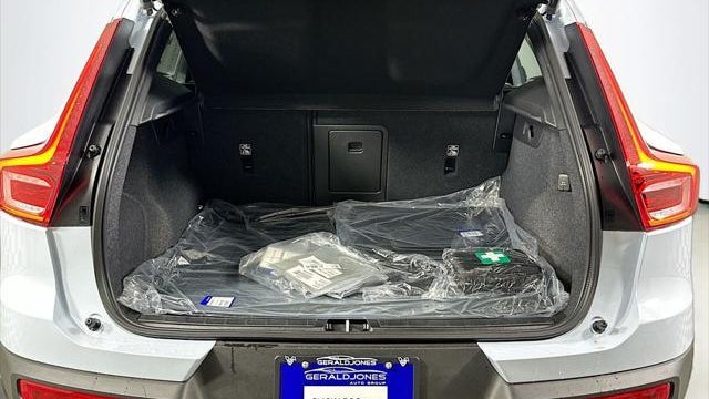 2026 Volvo XC40 B5 Plus