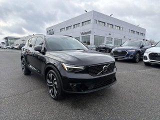 2025 Volvo XC40 with Onyx Black Exterior