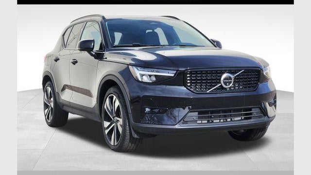 Preowned 2025 Volvo XC40 B5 Plus Dark Theme for Sale