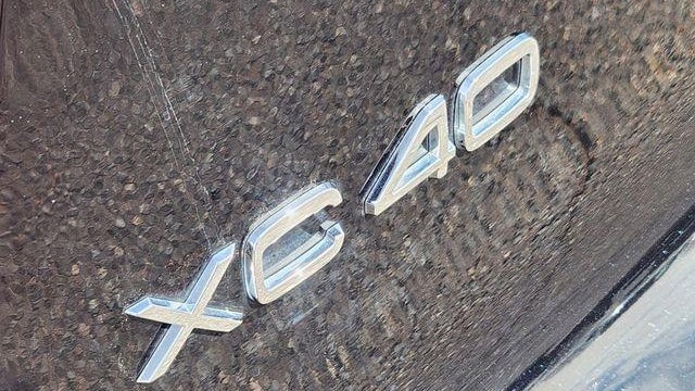 2025 Volvo XC40 B5 Plus Dark Theme