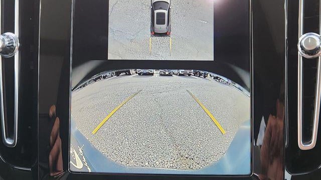 2025 Volvo XC40 B5 Plus Dark Theme
