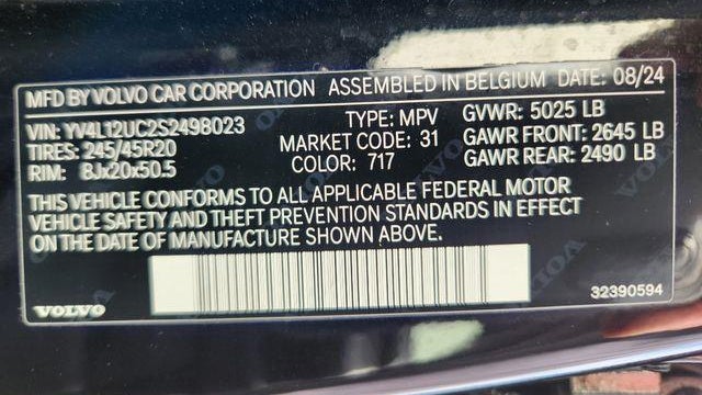 2025 Volvo XC40 B5 Plus Dark Theme