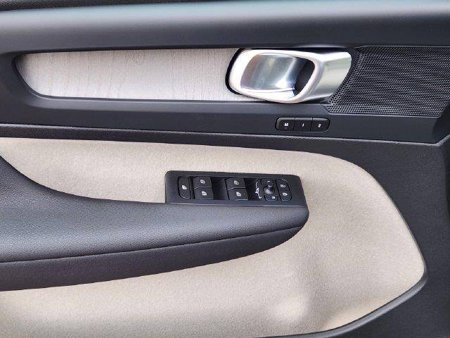 2026 Volvo XC40 - $41,260