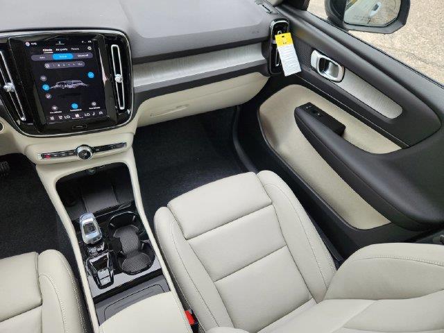 2026 Volvo XC40 - $41,260