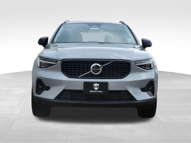 2026 Volvo XC40 - $41,260