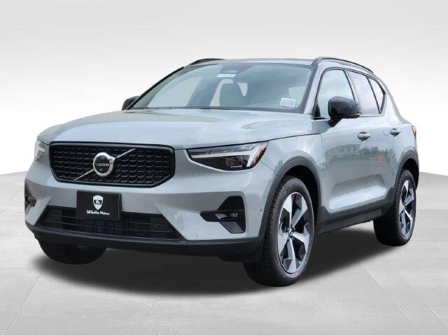 2026 Volvo XC40 - $41,260