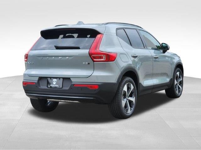 2026 Volvo XC40 - $41,260