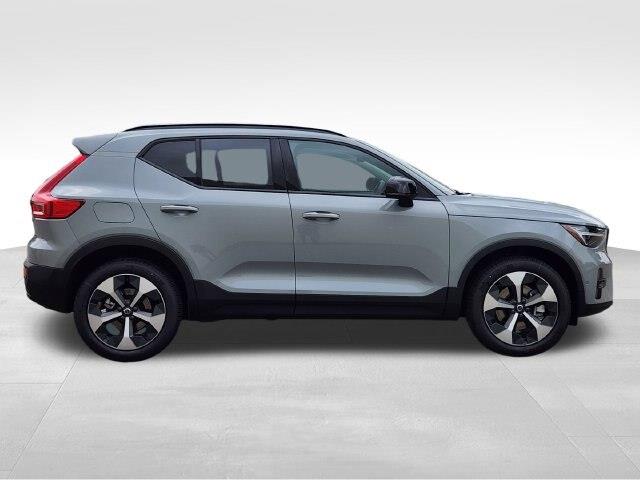 2026 Volvo XC40 - $41,260