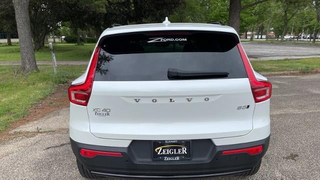 2025 Volvo XC40 B5 Plus Dark Theme