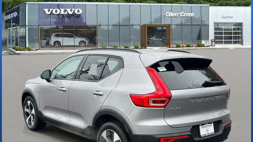 2026 Volvo XC40 B5 Plus