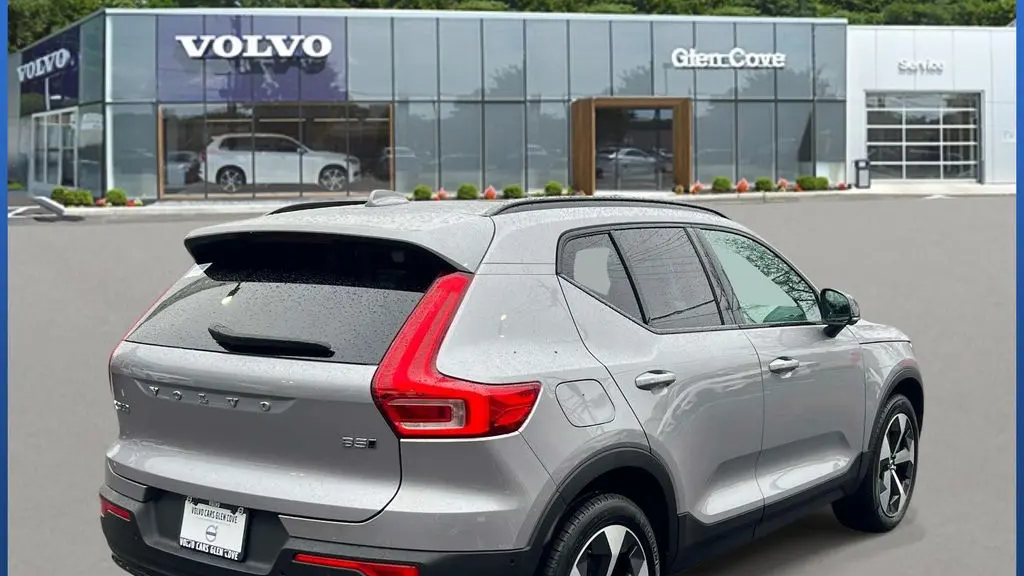 2026 Volvo XC40 B5 Plus