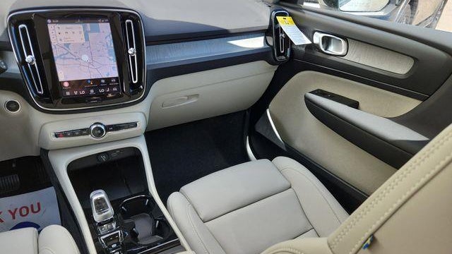 2026 Volvo XC40 B5 Plus