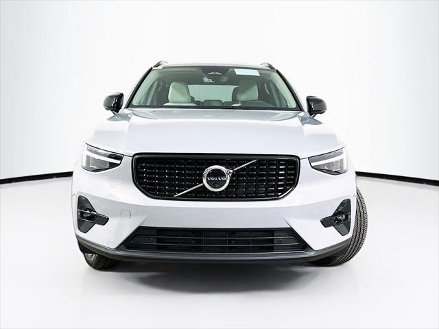 2026 Volvo XC40 - $44,193