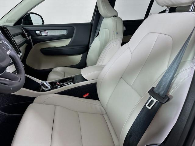 2026 Volvo XC40 - $44,193
