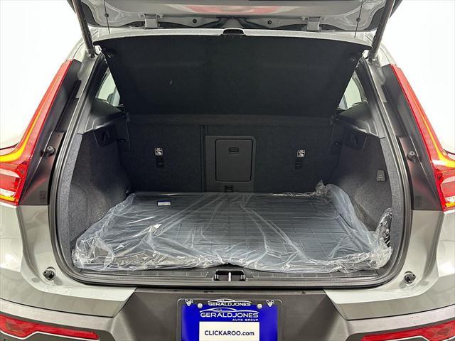 2026 Volvo XC40 - $44,193