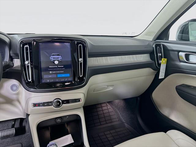 2026 Volvo XC40 - $44,193