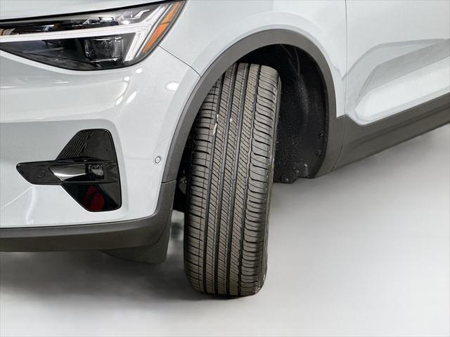 2026 Volvo XC40 - $44,193