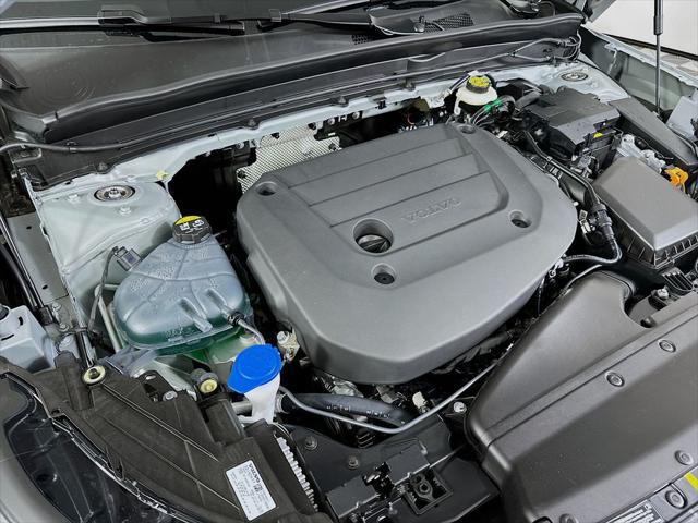 2026 Volvo XC40 - $44,193